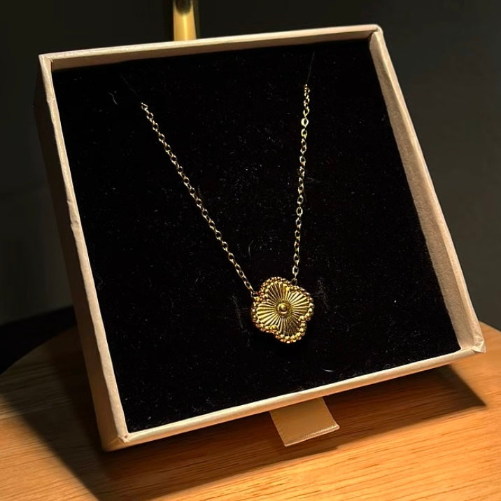 Clover Bloom Necklace - Gold