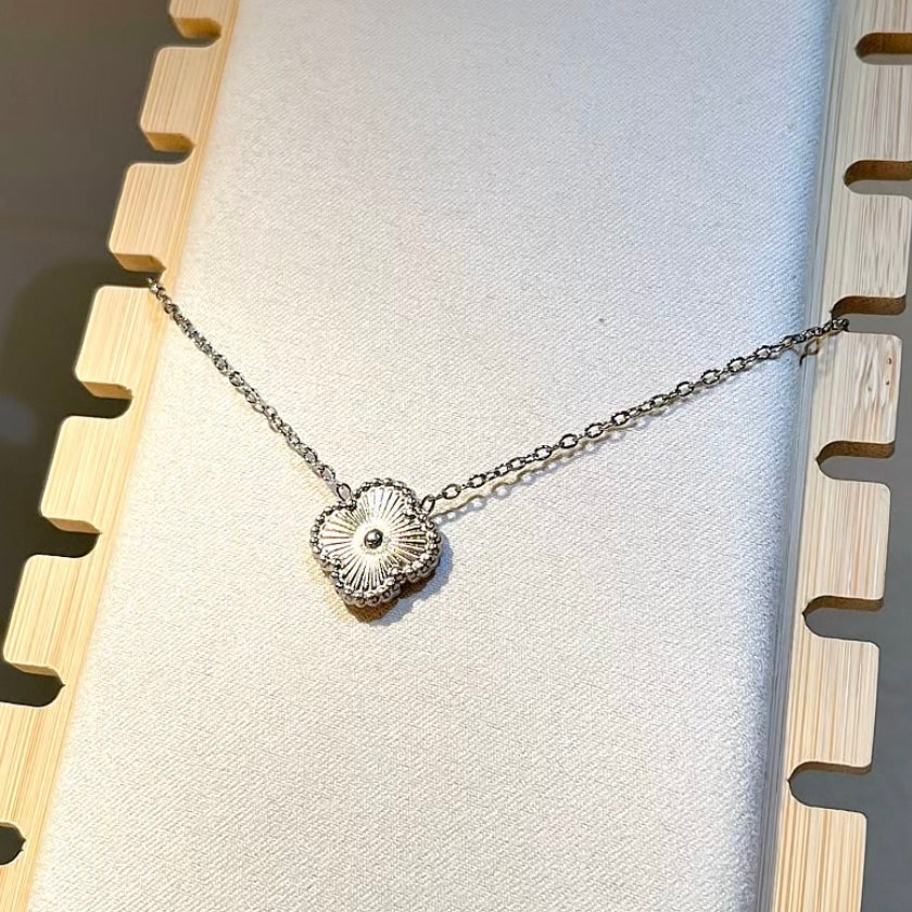 Clover Bloom Necklace - Silver