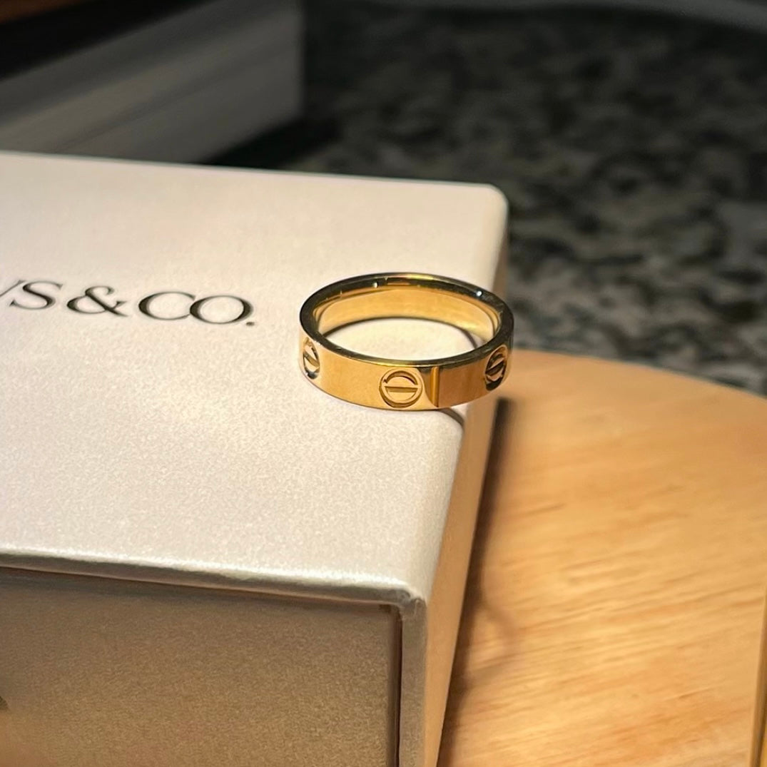 Classic Gold Band Ring