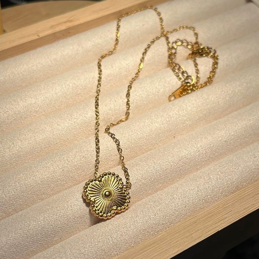 Clover Bloom Necklace - Gold