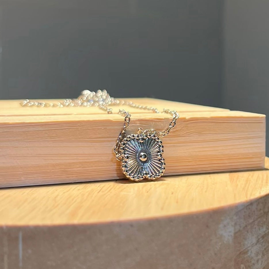Clover Bloom Necklace - Silver