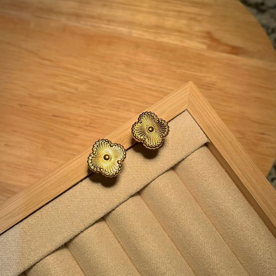 Clover Bloom Earrings - Gold